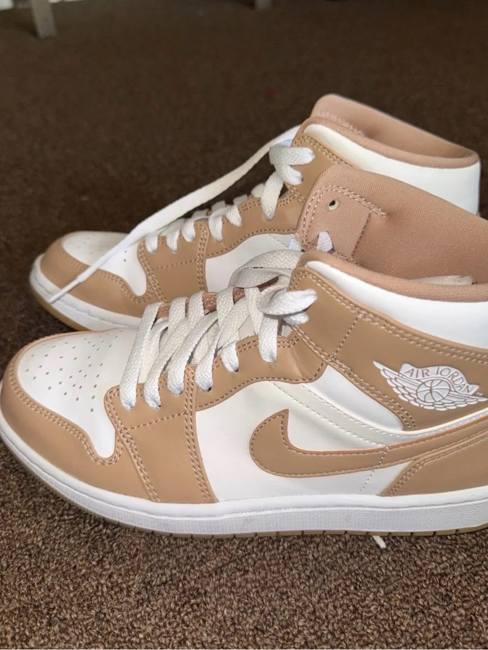 Air Jordan 1 Mid Tan Gum